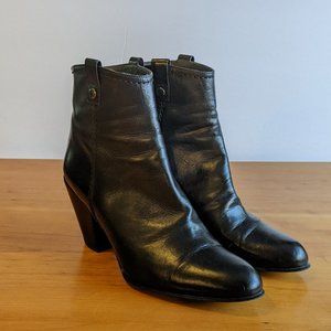 Stuart Weitzman Rubeagar Black Back Zip Heeled Ankle Booties, Size 7.5